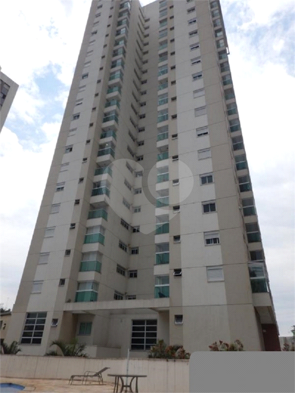 Apartamento à venda em Santana, bairro nobre da Zona Norte.