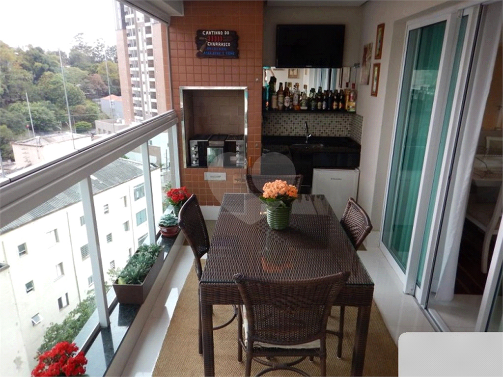 Apartamento à venda em Santana, bairro nobre da Zona Norte.