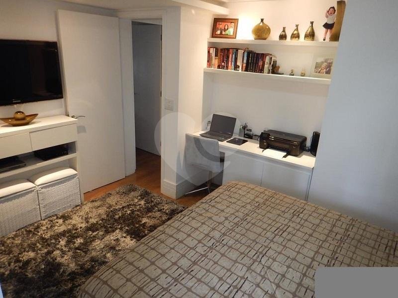 Apartamento à venda em Santana, bairro nobre da Zona Norte.