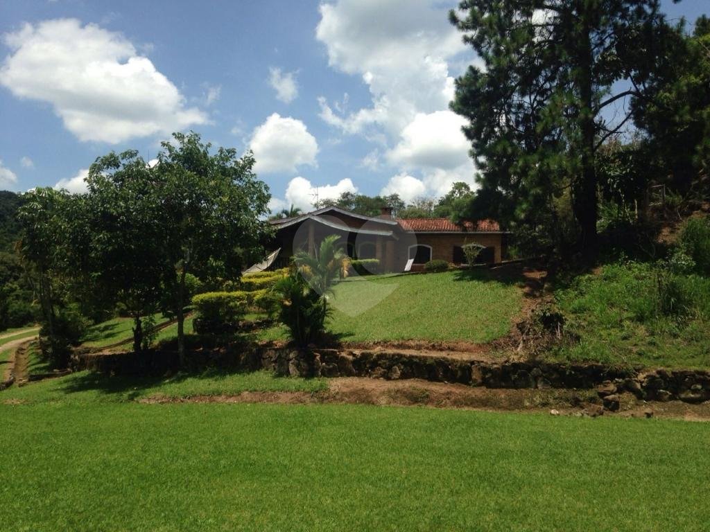Sitio à venda para relaxar pertinho da capital
