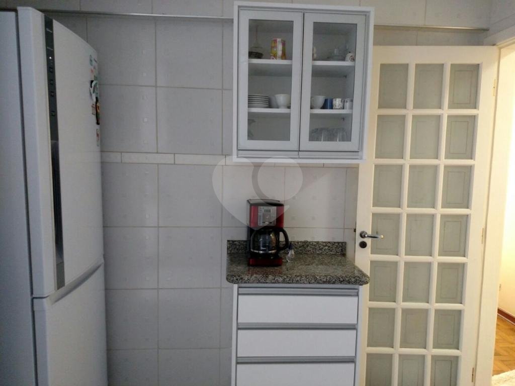 Próximo metrô, 3 dormitórios, impecável. Ar condicionado.