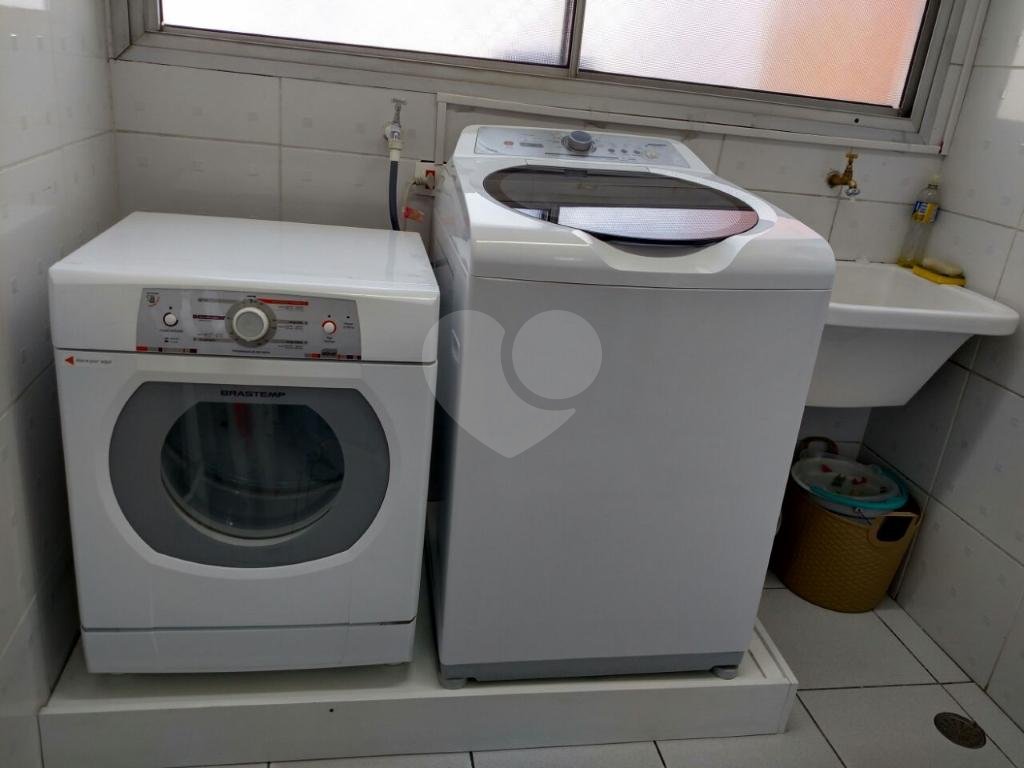 Próximo metrô, 3 dormitórios, impecável. Ar condicionado.
