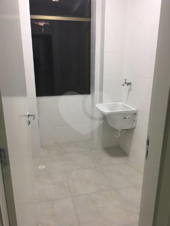 Apartamento à venda com 2 quartos, 64m² - Foto 11