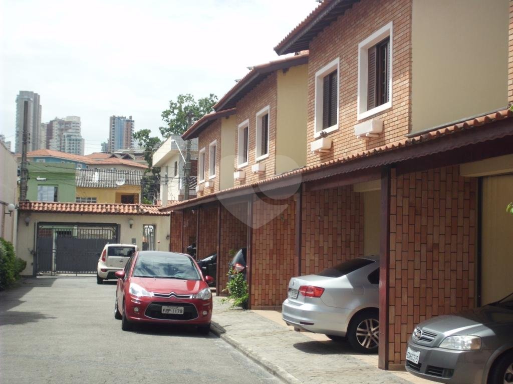 Excelente sobrado à venda em condomínio a 150 metros da Av. Engenheiro Caetano Alvares
