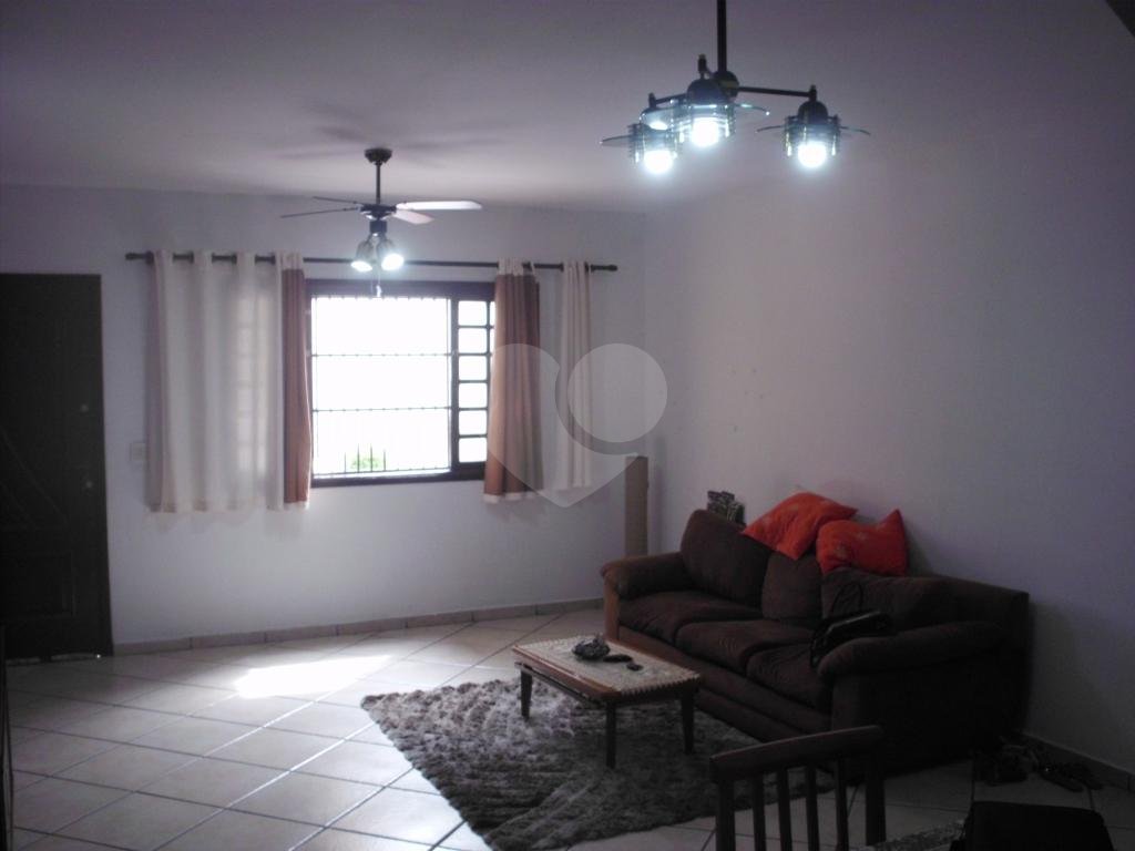 Excelente sobrado à venda em condomínio a 150 metros da Av. Engenheiro Caetano Alvares
