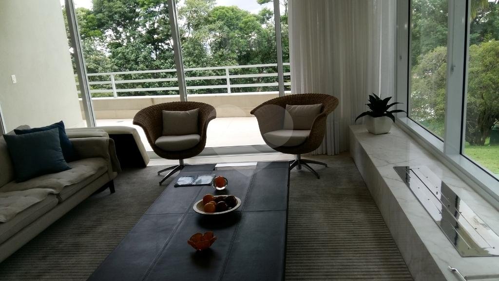 Casa de altíssimo padrão em Condomínio dentro de reserva Florestal