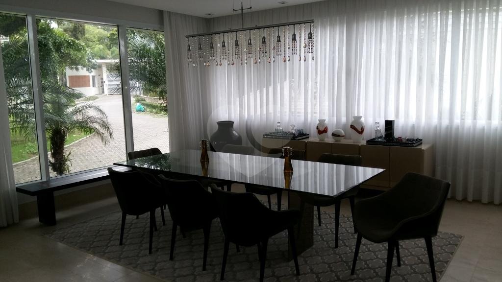 Casa de altíssimo padrão em Condomínio dentro de reserva Florestal