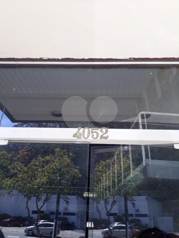 Excelente galpão, em condomínio empresarial, de 180 metros,com frente envidraçada, ótima localização