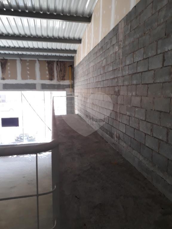 Excelente galpão, em condomínio empresarial, de 180 metros,com frente envidraçada, ótima localização