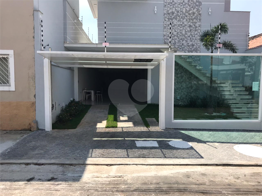 Sobrados em condomínio fechado de alto padrão no Parque Vitória - Zona Norte