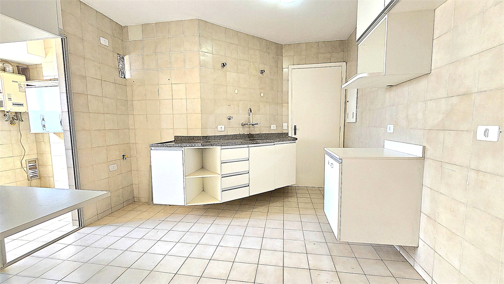 Apartamento para alugar com 3 dormitórios 4 banheiros em Pinheiros.