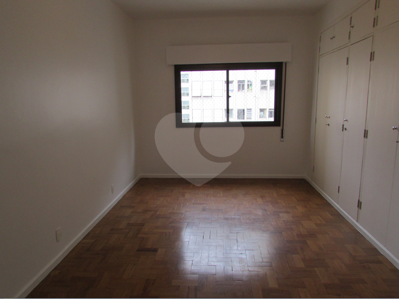 APARTAMENTO em JARDIM PAULISTA