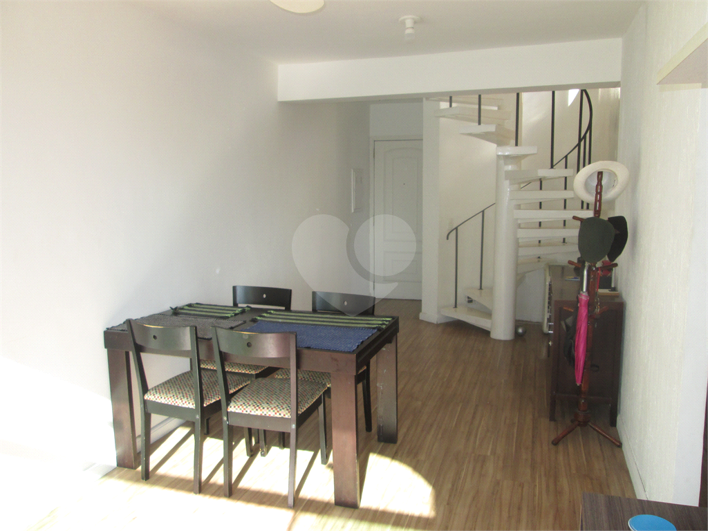 Apartamento duplex com 3 dormitórios, 1 vaga de garagem, andar alto no Jabaquara. 