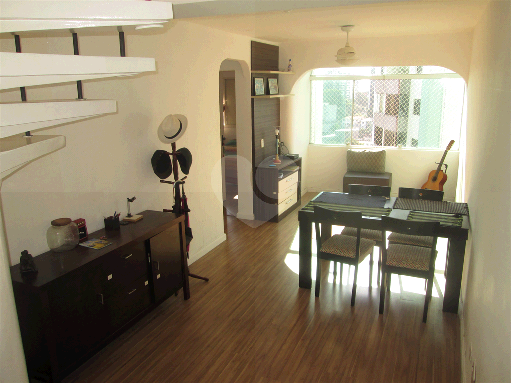 Apartamento duplex com 3 dormitórios, 1 vaga de garagem, andar alto no Jabaquara. 
