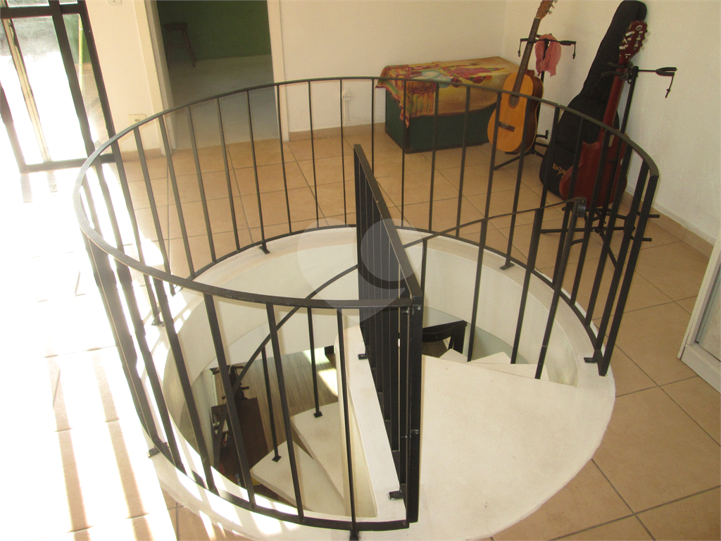 Apartamento duplex com 3 dormitórios, 1 vaga de garagem, andar alto no Jabaquara. 