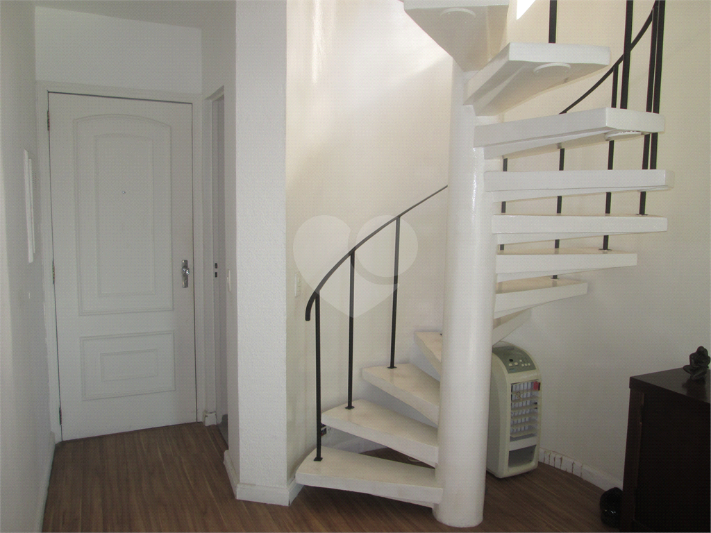 Apartamento duplex com 3 dormitórios, 1 vaga de garagem, andar alto no Jabaquara. 