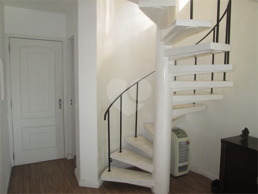 Apartamento duplex com 3 dormitórios, 1 vaga de garagem, andar alto no Jabaquara. 