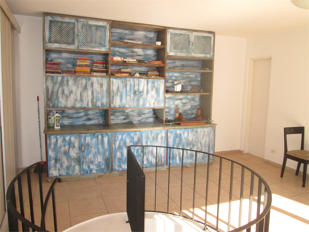 Apartamento duplex com 3 dormitórios, 1 vaga de garagem, andar alto no Jabaquara. 