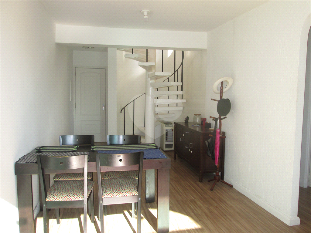 Apartamento duplex com 3 dormitórios, 1 vaga de garagem, andar alto no Jabaquara. 