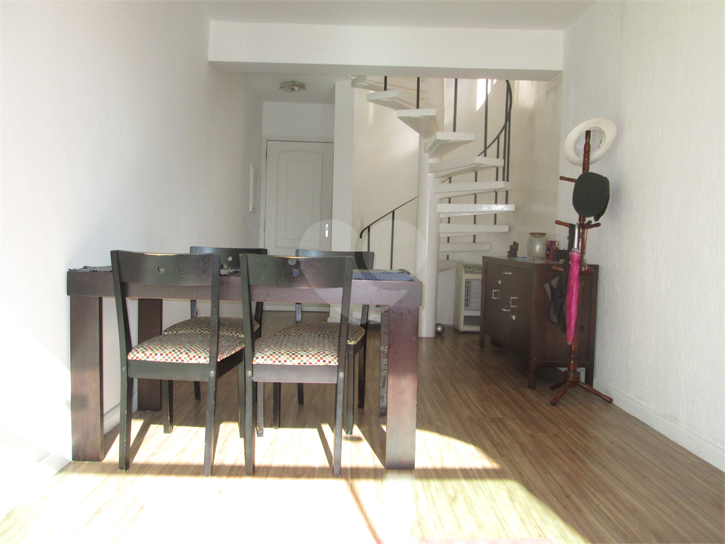 Apartamento duplex com 3 dormitórios, 1 vaga de garagem, andar alto no Jabaquara. 