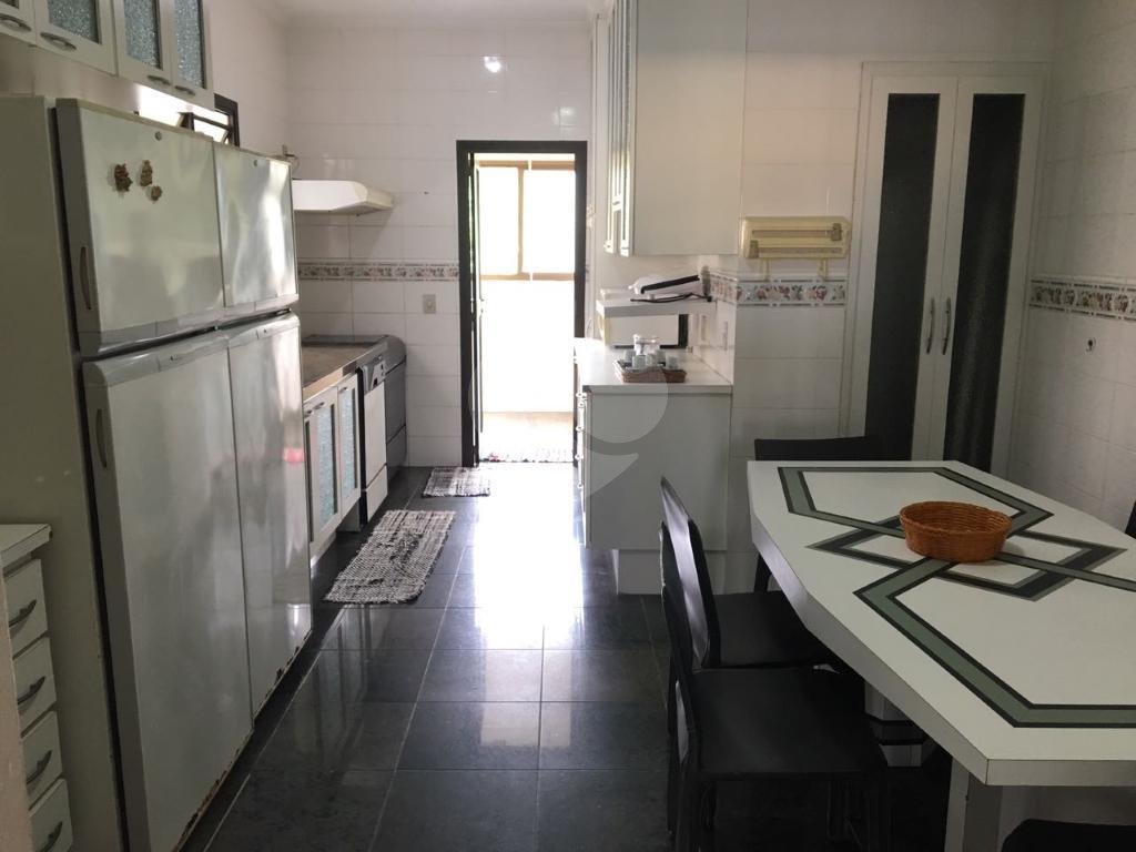 Amplo apartamento na Praia do Enseada, Guarujá