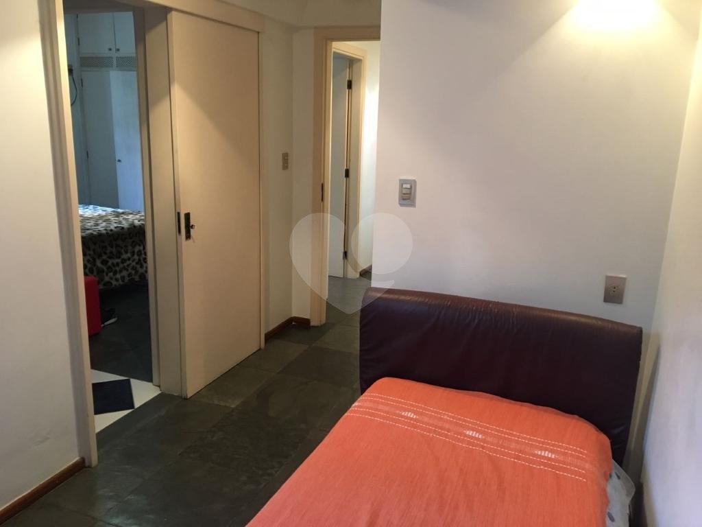 Amplo apartamento na Praia do Enseada, Guarujá