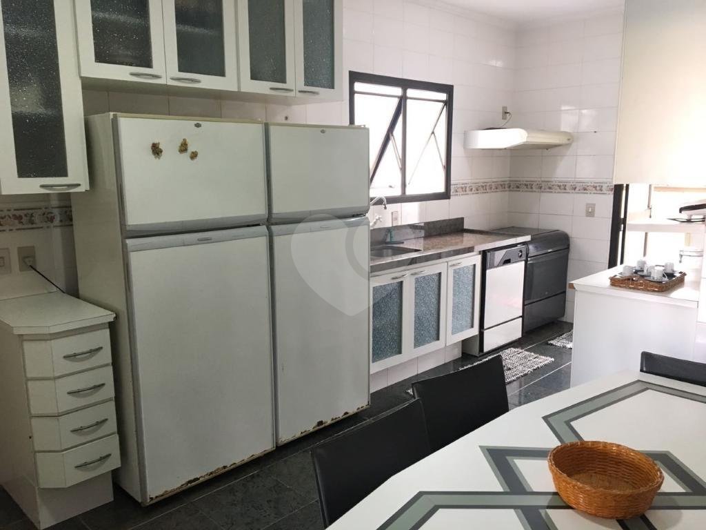 Amplo apartamento na Praia do Enseada, Guarujá
