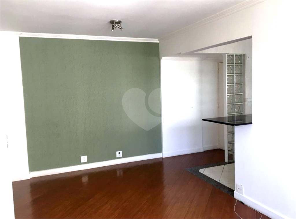 Apartamento à venda com 3 quartos, 74m² - Foto 2