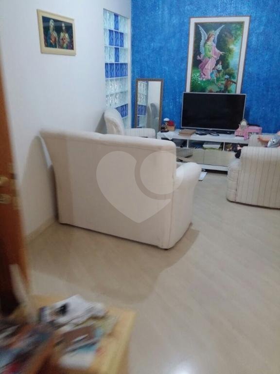Casa assobradada com 3 suites , sendo uma master com hidromassagem e terraço, lavabo 6 vagas