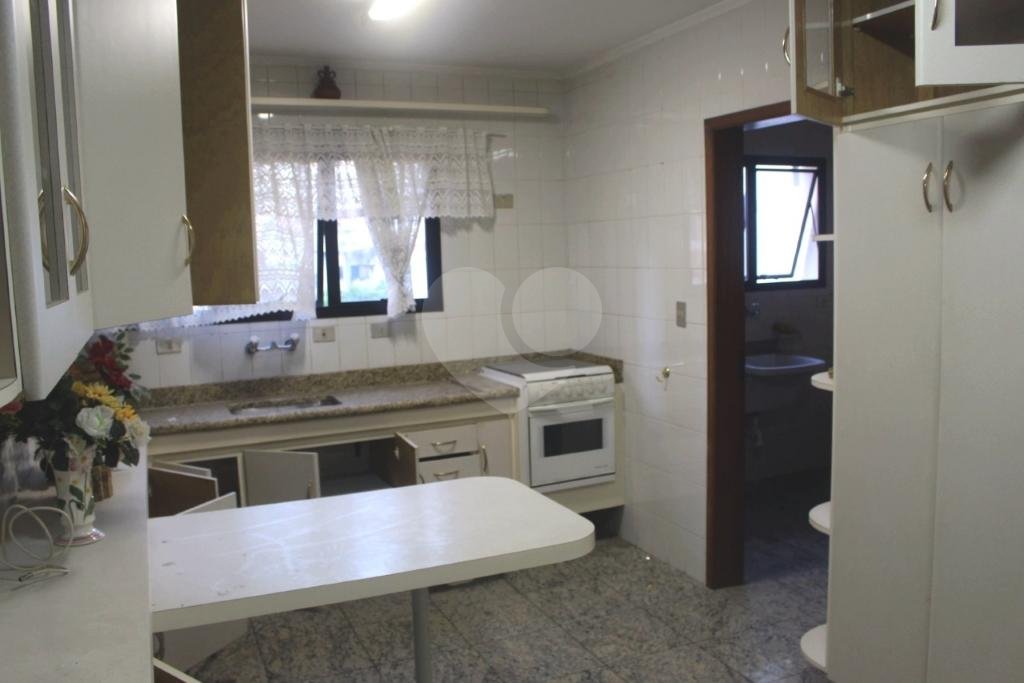 Água Fria. 3 suítes. Armários planejados. Permuta. Copa e cozinha. Dependência de empregada