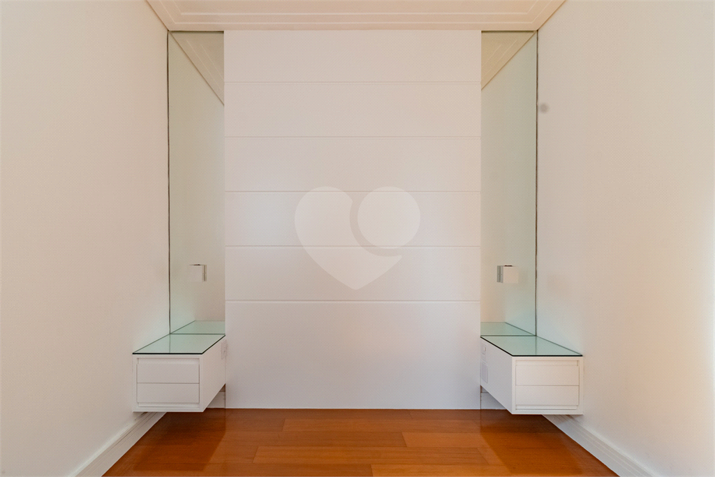 Apartamento - Perdizes - 2 Dormitórios - 67 m²