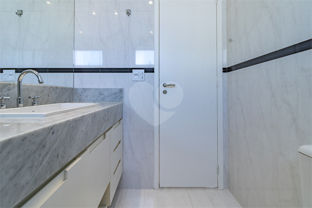 Apartamento - Perdizes - 2 Dormitórios - 67 m²