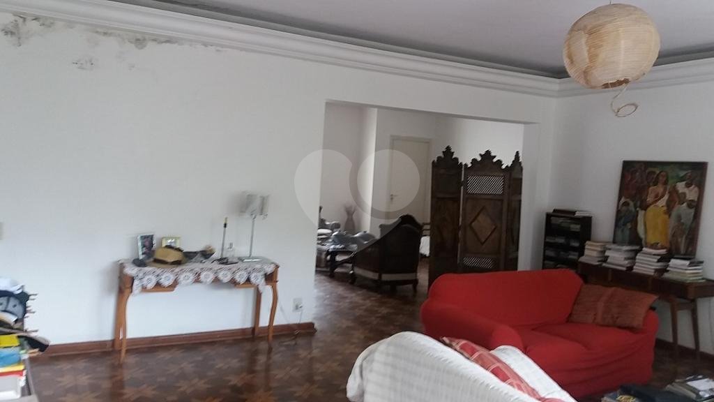 Casa à venda com 6 quartos, 750m² - Foto 1