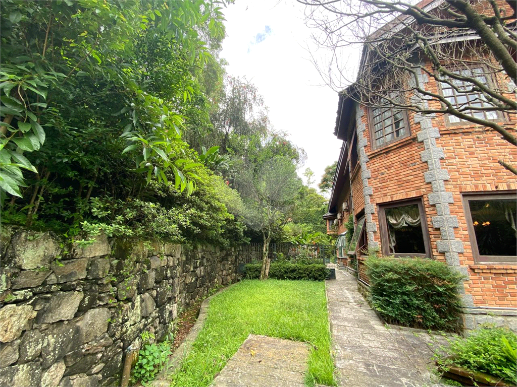 Casa com 1100m² no Morumbi reformada. Impecável