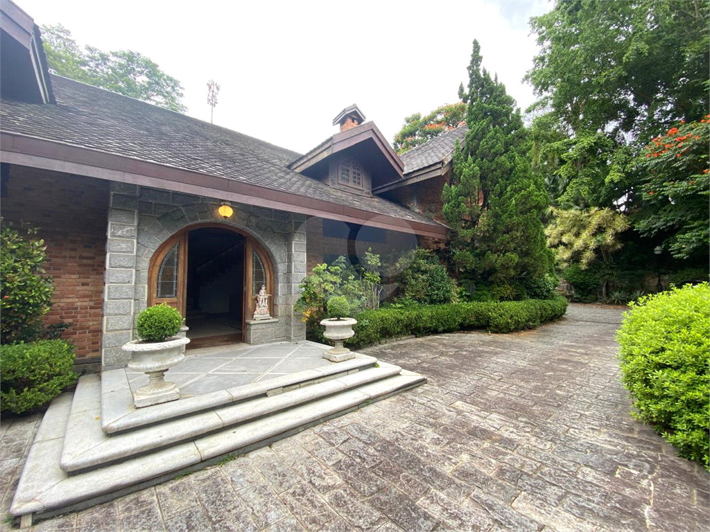 Casa com 1100m² no Morumbi reformada. Impecável