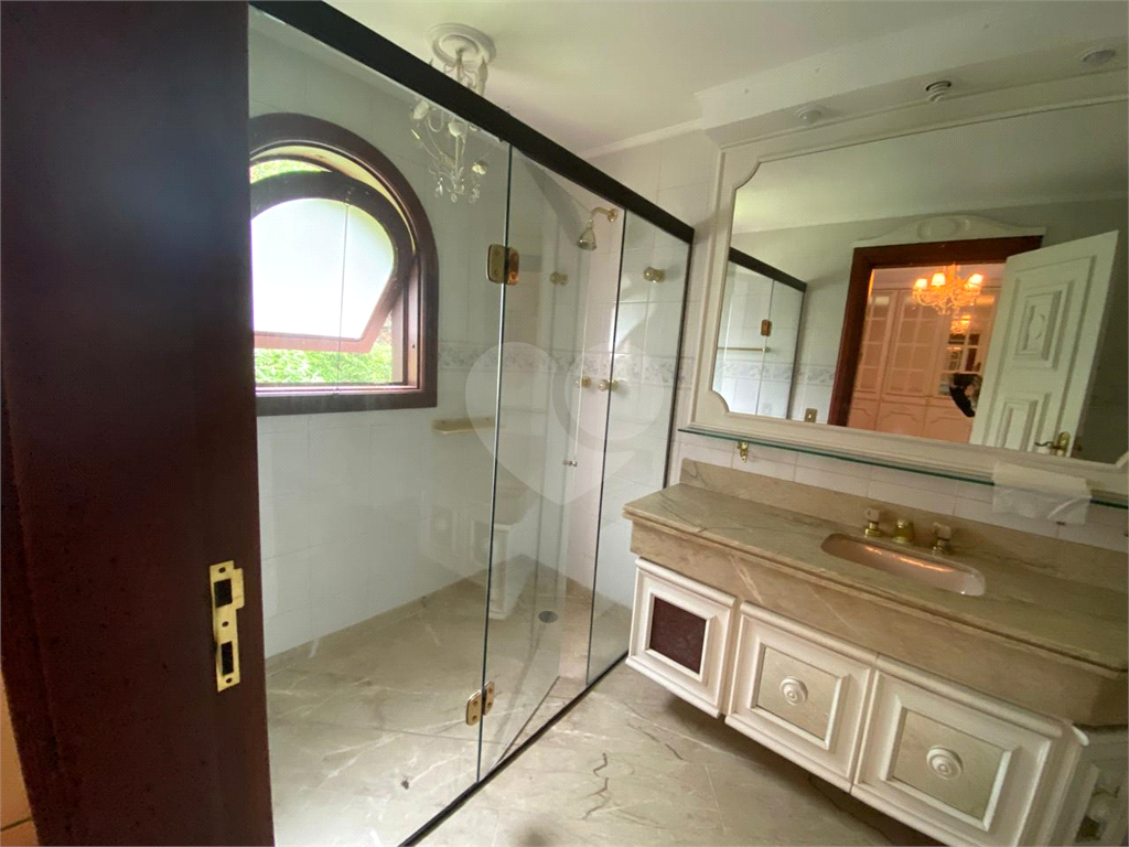 Casa com 1100m² no Morumbi reformada. Impecável