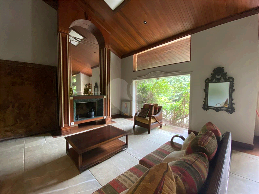 Casa com 1100m² no Morumbi reformada. Impecável