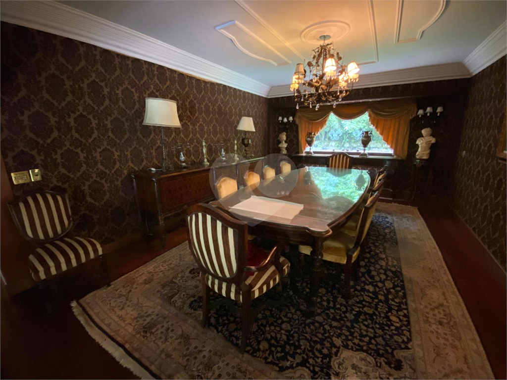 Casa com 1100m² no Morumbi reformada. Impecável