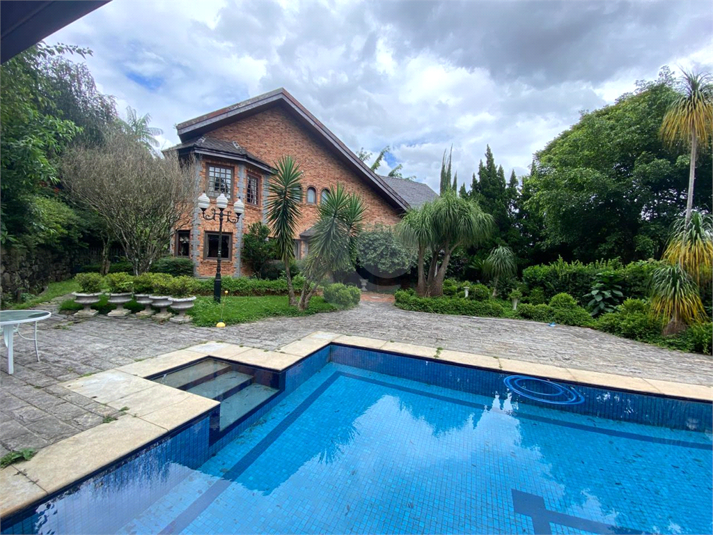 Casa com 1100m² no Morumbi reformada. Impecável