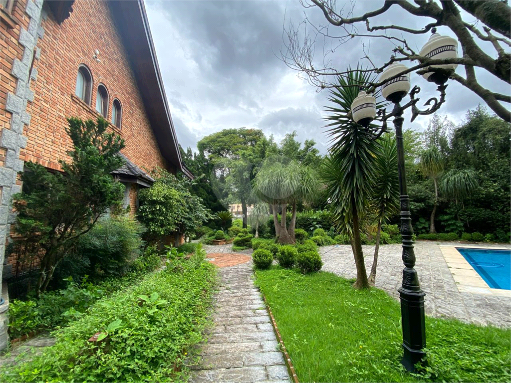 Casa com 1100m² no Morumbi reformada. Impecável