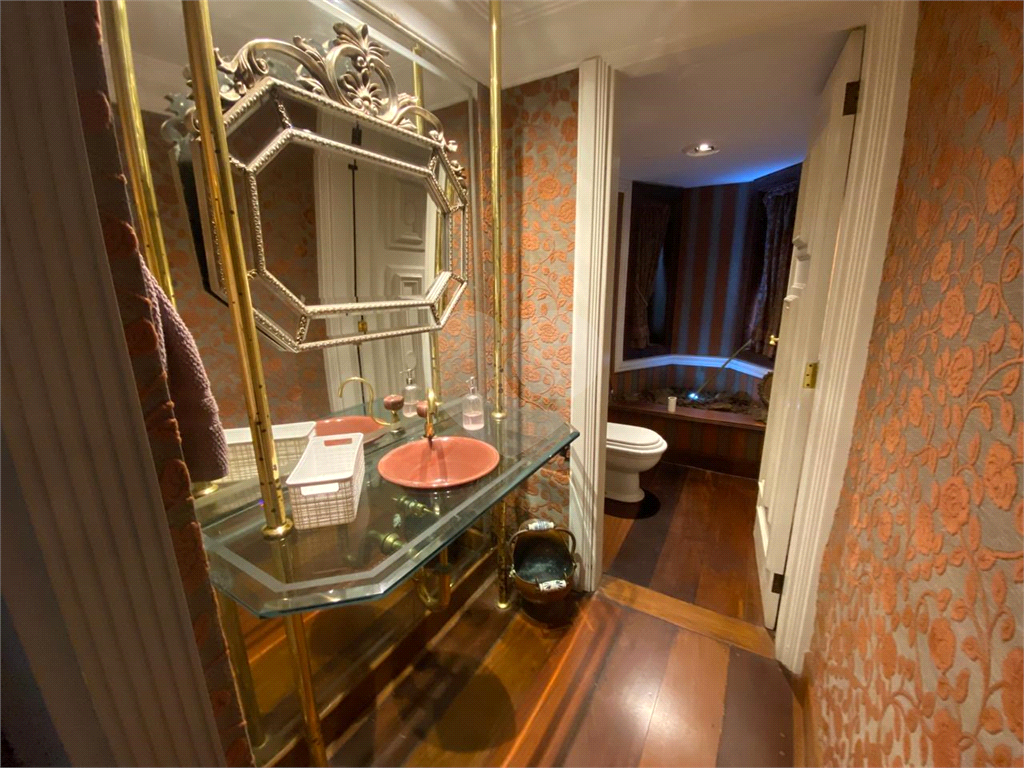 Casa com 1100m² no Morumbi reformada. Impecável