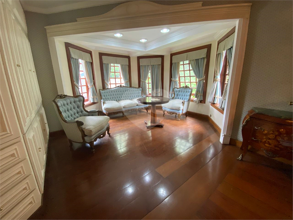 Casa com 1100m² no Morumbi reformada. Impecável