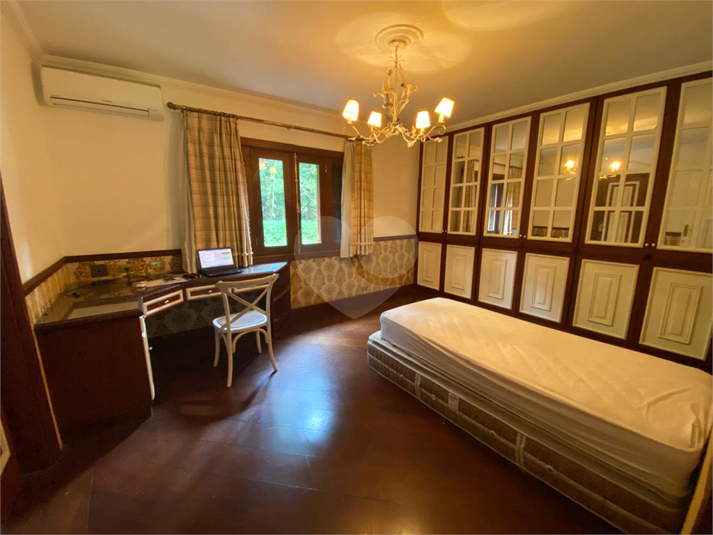 Casa com 1100m² no Morumbi reformada. Impecável