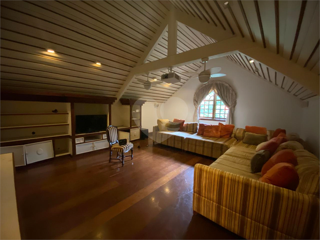 Casa com 1100m² no Morumbi reformada. Impecável