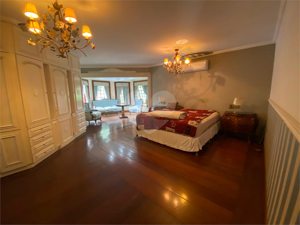 Casa com 1100m² no Morumbi reformada. Impecável