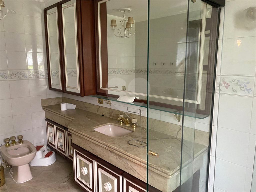 Casa com 1100m² no Morumbi reformada. Impecável