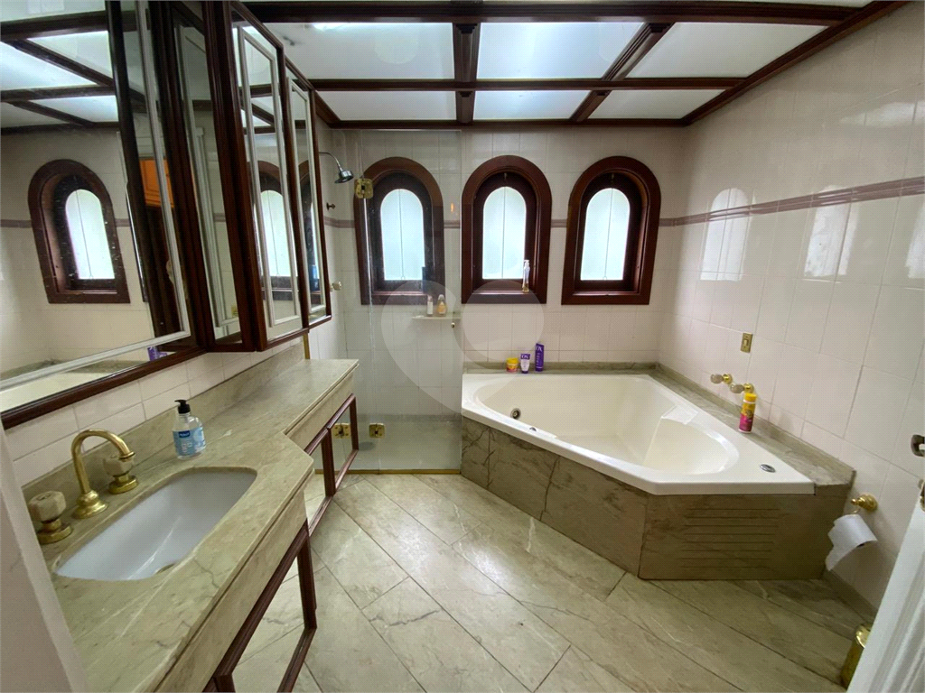 Casa com 1100m² no Morumbi reformada. Impecável