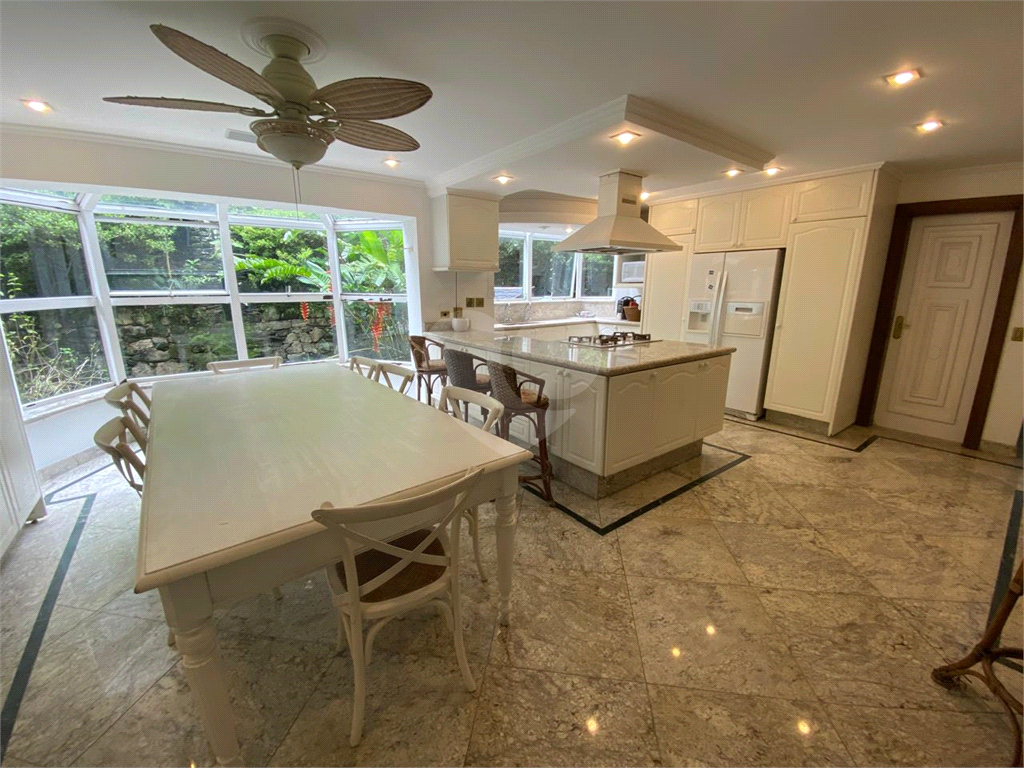 Casa com 1100m² no Morumbi reformada. Impecável