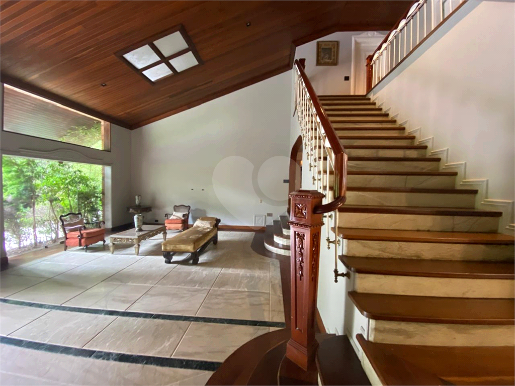 Casa com 1100m² no Morumbi reformada. Impecável