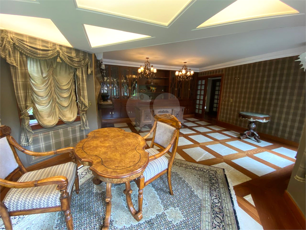 Casa com 1100m² no Morumbi reformada. Impecável